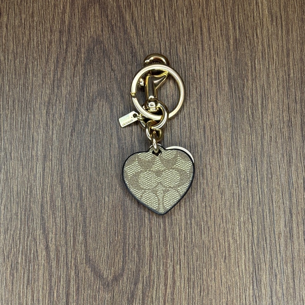 Coach 91478 Signature Heart Keychain Bag Charm Gold C Logo Y2K Vintage - Picture 3 of 5